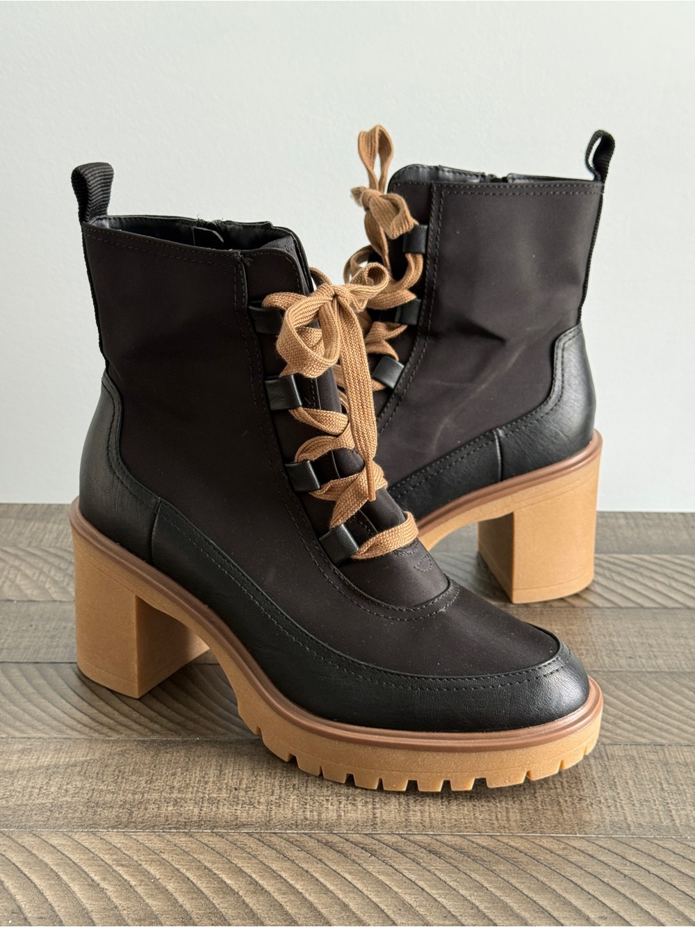 Universal Thread Chunky Heeled Lace-Up Boots Size 8.5